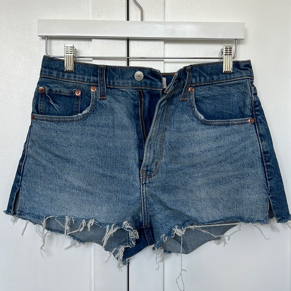 Abercrombie Mom Short High Rise - size 27